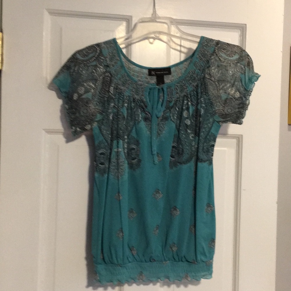 INC light weight summer top. Very cute on.